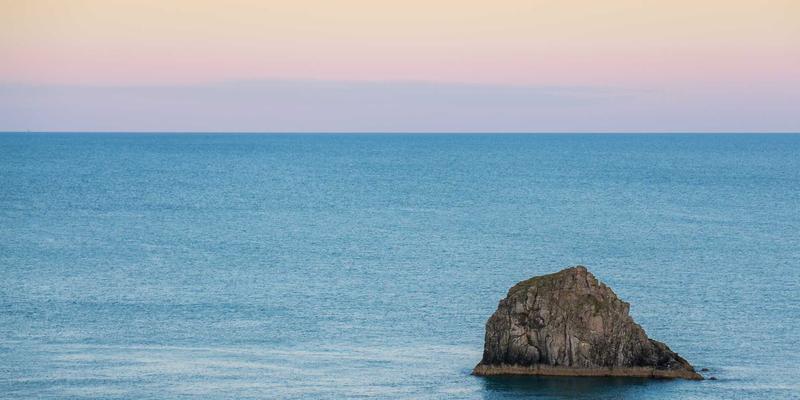 多接入边缘计算（MEC）深度解析：网络架构的核心挑战与编程开发中的业务落地场景